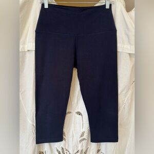 Lyssé cropped leggings. Navy blue. Size M.